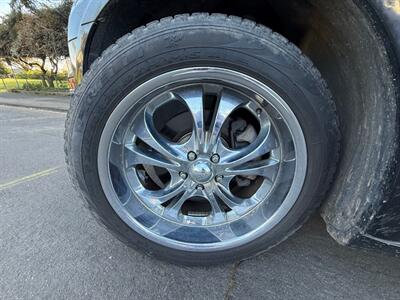 2006 Chrysler 300 Series Touring Limousine - Photo 8 - Portland, OR 97202