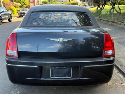 2006 Chrysler 300 Series Touring Limousine - Photo 5 - Portland, OR 97202