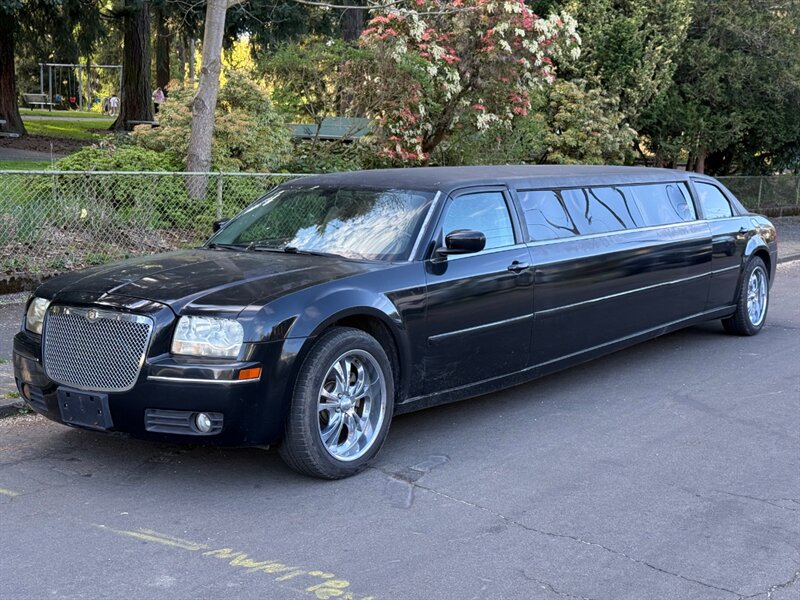 2006 Chrysler 300 Series Touring Limousine   - Photo 1 - Portland, OR 97202