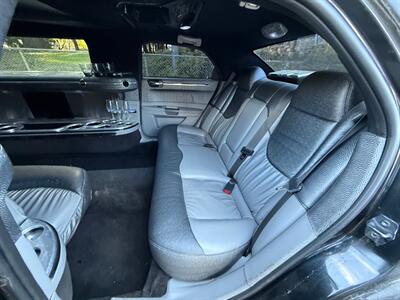 2006 Chrysler 300 Series Touring Limousine - Photo 16 - Portland, OR 97202