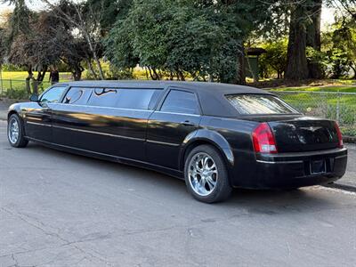 2006 Chrysler 300 Series Touring Limousine - Photo 3 - Portland, OR 97202