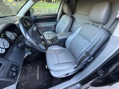 2006 Chrysler 300 Series Touring Limousine - Photo 10 - Portland, OR 97202