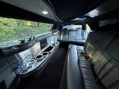 2006 Chrysler 300 Series Touring Limousine - Photo 20 - Portland, OR 97202