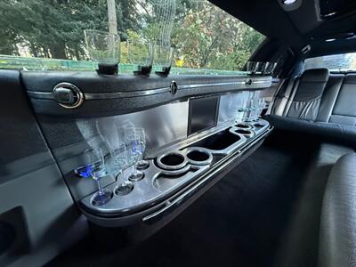 2006 Chrysler 300 Series Touring Limousine - Photo 21 - Portland, OR 97202