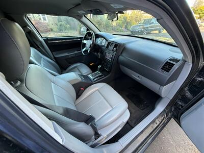 2006 Chrysler 300 Series Touring Limousine - Photo 14 - Portland, OR 97202