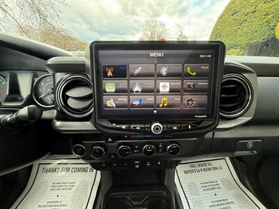 2018 Toyota Tacoma TRD Off-Road   - Photo 15 - Portland, OR 97202