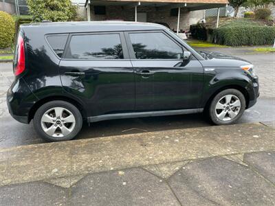 2017 Kia Soul   - Photo 7 - Portland, OR 97202