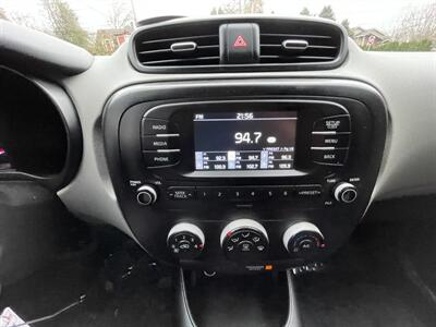 2017 Kia Soul   - Photo 17 - Portland, OR 97202