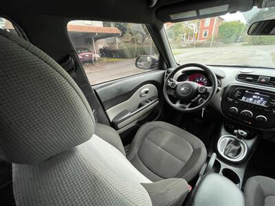 2017 Kia Soul   - Photo 19 - Portland, OR 97202