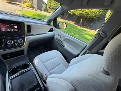 2018 Toyota Sienna LE 8-Passenger   - Photo 16 - Portland, OR 97202