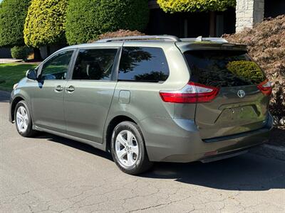 2018 Toyota Sienna LE 8-Passenger   - Photo 3 - Portland, OR 97202