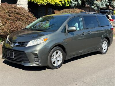 2018 Toyota Sienna LE 8-Passenger   - Photo 1 - Portland, OR 97202