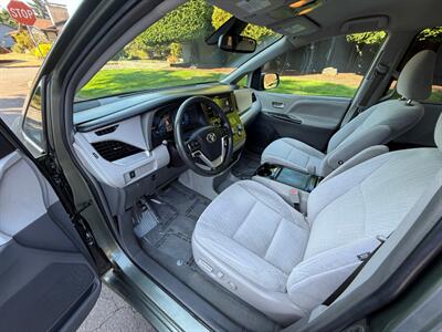 2018 Toyota Sienna LE 8-Passenger   - Photo 6 - Portland, OR 97202
