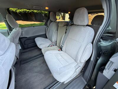 2018 Toyota Sienna LE 8-Passenger   - Photo 12 - Portland, OR 97202