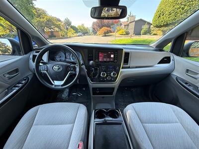 2018 Toyota Sienna LE 8-Passenger   - Photo 14 - Portland, OR 97202