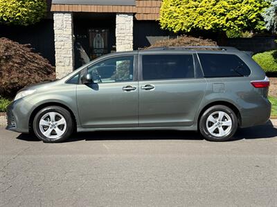 2018 Toyota Sienna LE 8-Passenger   - Photo 2 - Portland, OR 97202