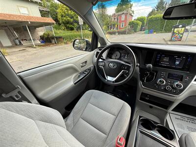2016 Toyota Sienna LE 8-Passenger - Photo 18 - Portland, OR 97202