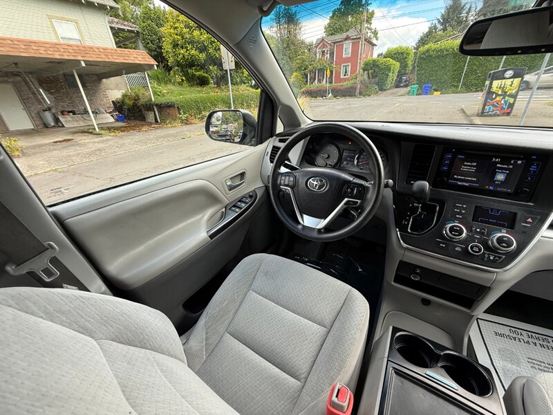 2016 Toyota Sienna LE 8-Passenger - Photo 18 - Portland, OR 97202
