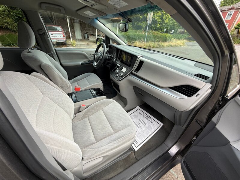 2016 Toyota Sienna LE 8-Passenger - Photo 9 - Portland, OR 97202