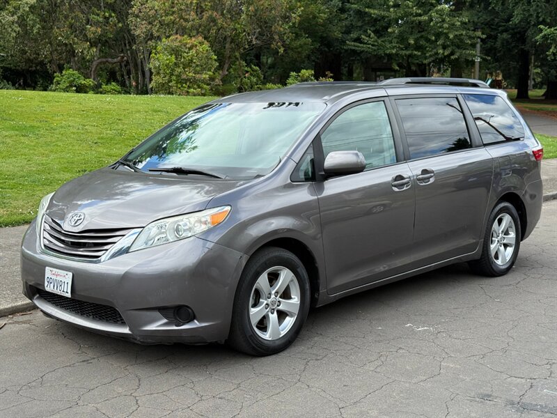 2016 Toyota Sienna LE 8-Passenger   - Photo 1 - Portland, OR 97202