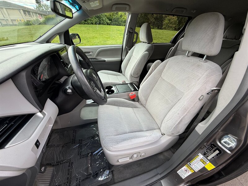 2016 Toyota Sienna LE 8-Passenger - Photo 8 - Portland, OR 97202