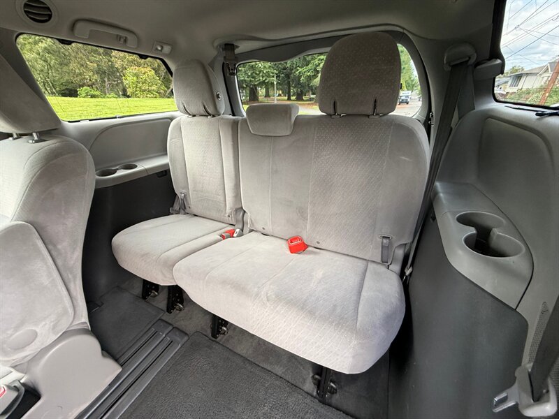 2016 Toyota Sienna LE 8-Passenger - Photo 14 - Portland, OR 97202