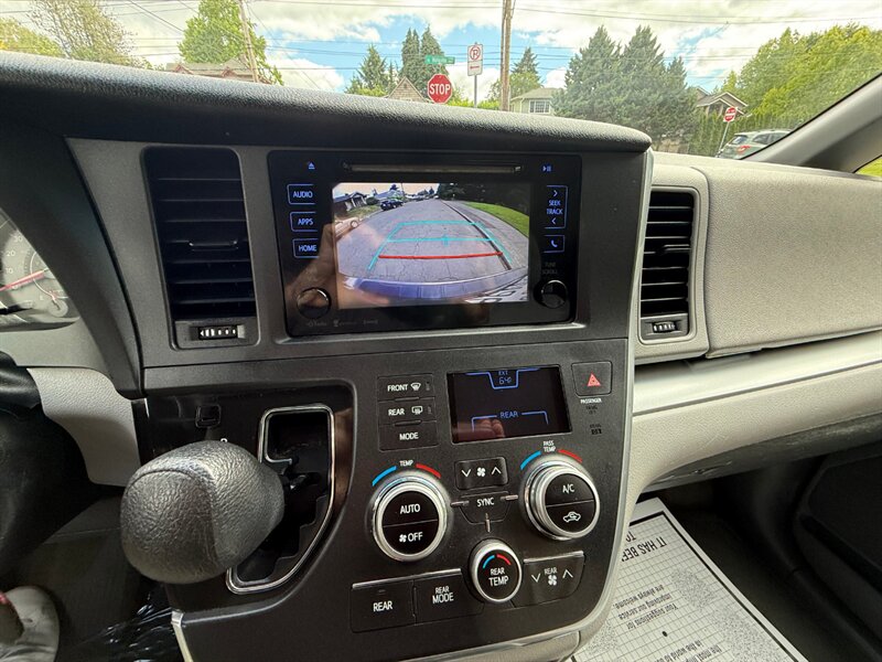 2016 Toyota Sienna LE 8-Passenger - Photo 21 - Portland, OR 97202