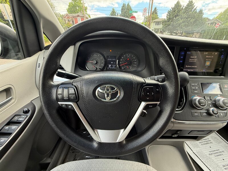 2016 Toyota Sienna LE 8-Passenger - Photo 19 - Portland, OR 97202