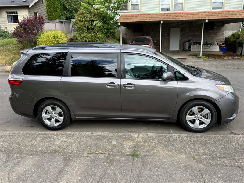 2016 Toyota Sienna LE 8-Passenger - Photo 6 - Portland, OR 97202