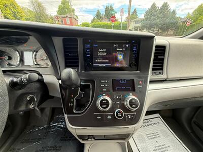 2016 Toyota Sienna LE 8-Passenger - Photo 16 - Portland, OR 97202