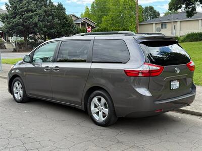 2016 Toyota Sienna LE 8-Passenger - Photo 3 - Portland, OR 97202