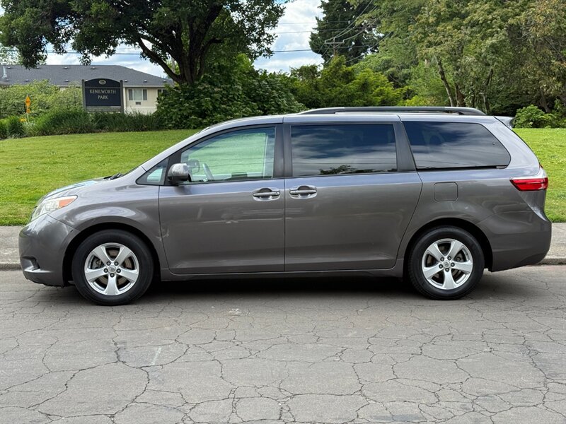2016 Toyota Sienna LE 8-Passenger - Photo 2 - Portland, OR 97202