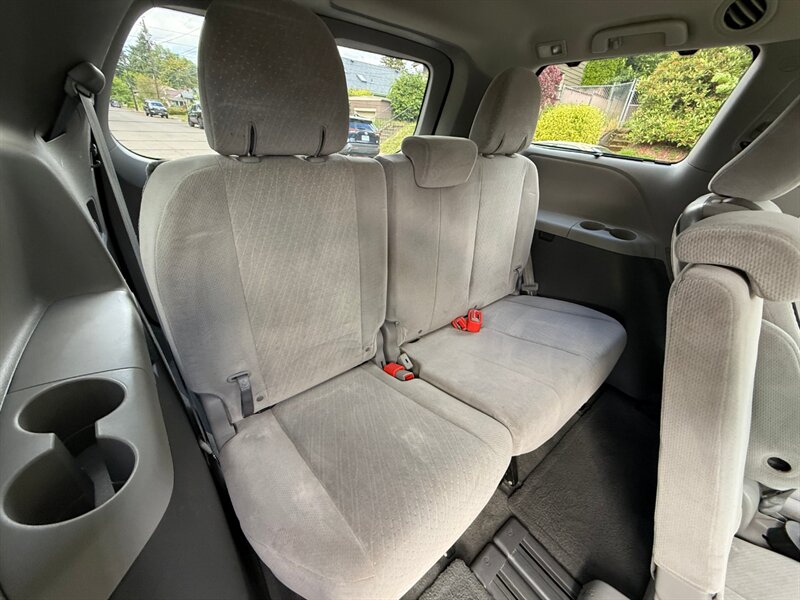 2016 Toyota Sienna LE 8-Passenger - Photo 12 - Portland, OR 97202