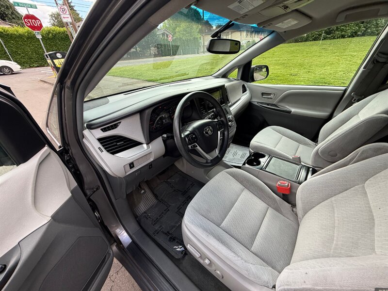 2016 Toyota Sienna LE 8-Passenger - Photo 7 - Portland, OR 97202