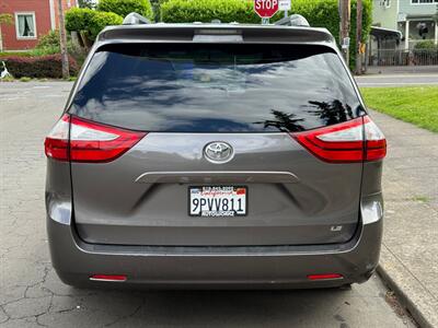 2016 Toyota Sienna LE 8-Passenger - Photo 5 - Portland, OR 97202