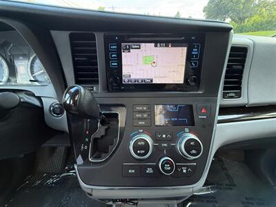 2017 Toyota Sienna XLE 7-Passenger   - Photo 18 - Portland, OR 97202