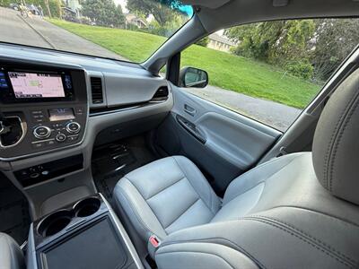 2017 Toyota Sienna XLE 7-Passenger   - Photo 19 - Portland, OR 97202