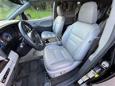 2017 Toyota Sienna XLE 7-Passenger   - Photo 9 - Portland, OR 97202