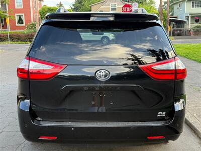 2017 Toyota Sienna XLE 7-Passenger   - Photo 5 - Portland, OR 97202