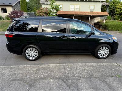 2017 Toyota Sienna XLE 7-Passenger   - Photo 6 - Portland, OR 97202