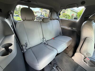 2017 Toyota Sienna XLE 7-Passenger   - Photo 14 - Portland, OR 97202