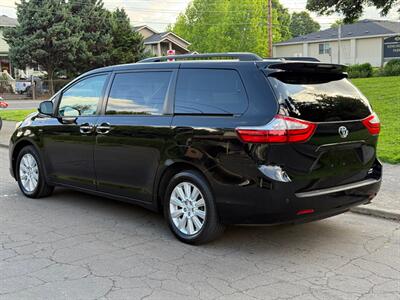 2017 Toyota Sienna XLE 7-Passenger   - Photo 3 - Portland, OR 97202
