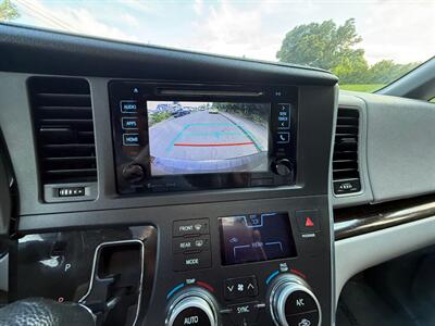2017 Toyota Sienna XLE 7-Passenger   - Photo 23 - Portland, OR 97202