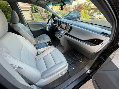 2017 Toyota Sienna XLE 7-Passenger   - Photo 10 - Portland, OR 97202