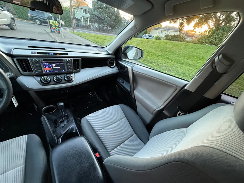 2013 Toyota RAV4 LE - Photo 18 - Portland, OR 97202