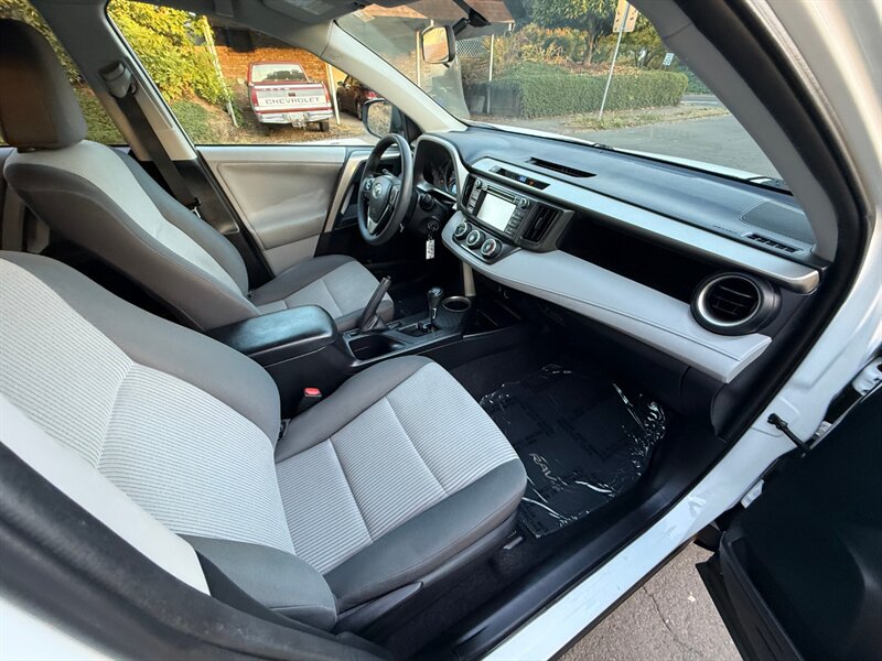 2013 Toyota RAV4 LE - Photo 12 - Portland, OR 97202