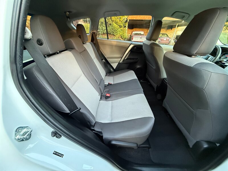 2013 Toyota RAV4 LE - Photo 14 - Portland, OR 97202