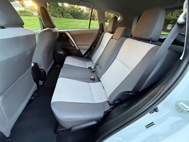 2013 Toyota RAV4 LE - Photo 15 - Portland, OR 97202