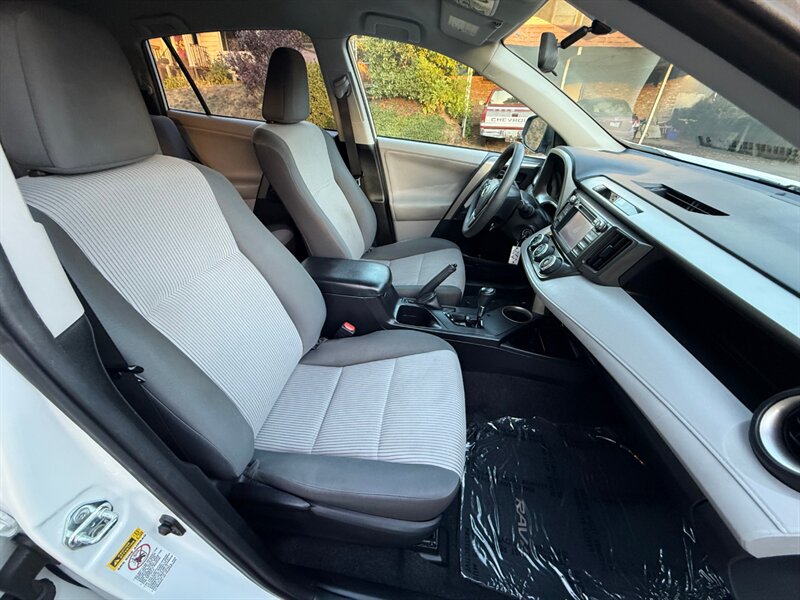 2013 Toyota RAV4 LE - Photo 13 - Portland, OR 97202