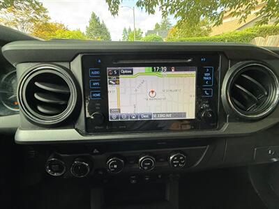 2019 Toyota Tacoma TRD Sport   - Photo 17 - Portland, OR 97202